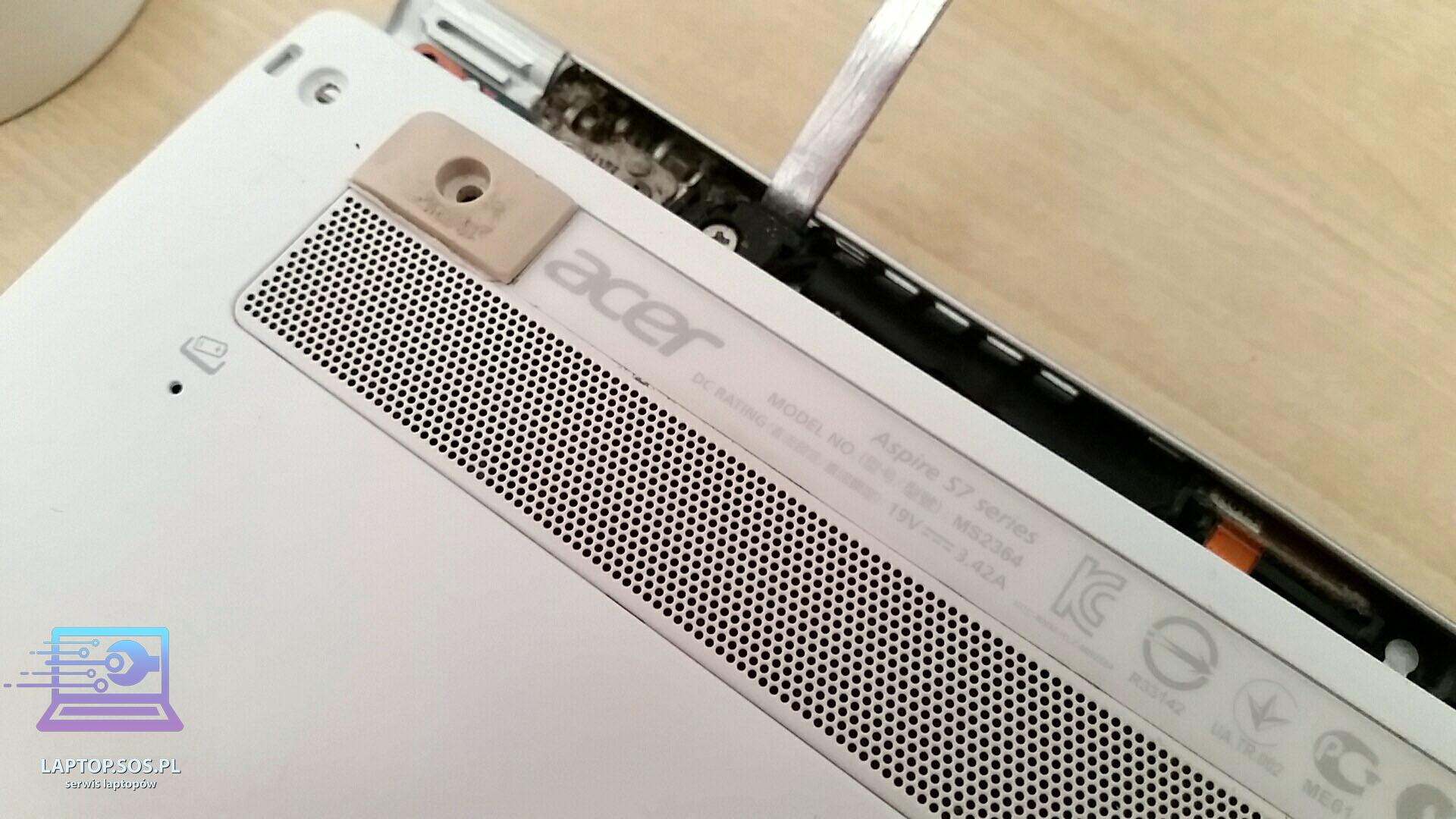 czyszczenie konserwacja laptopa Acer S7 od reki