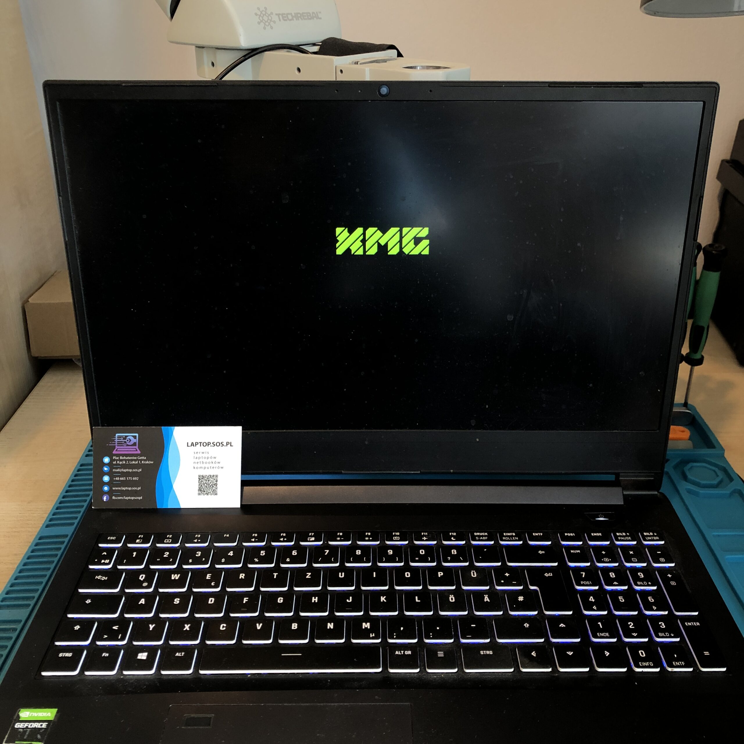 Cleaning the laptop cooling system in the XMG APEX 15 laptop