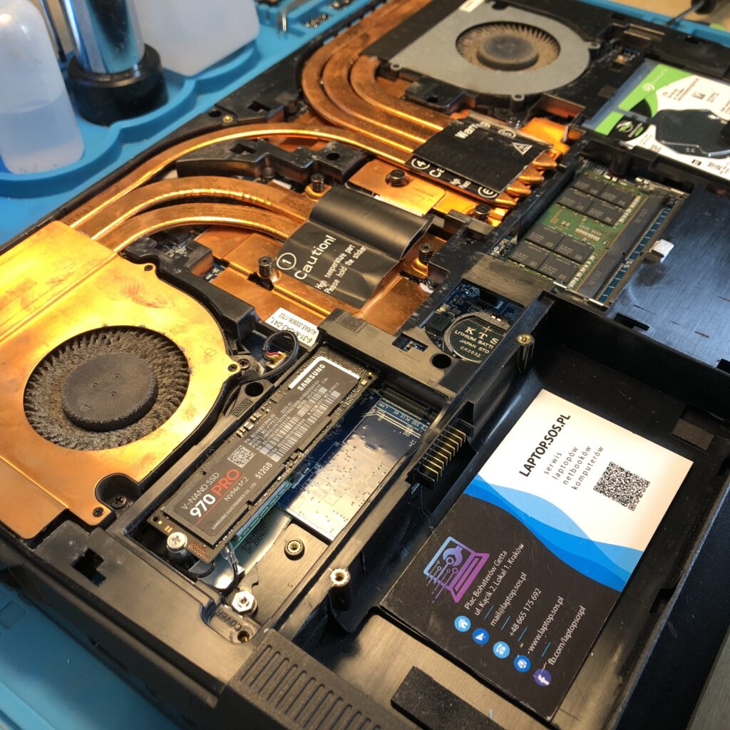 Cleaning the laptop cooling system in the XMG APEX 15 laptop-7