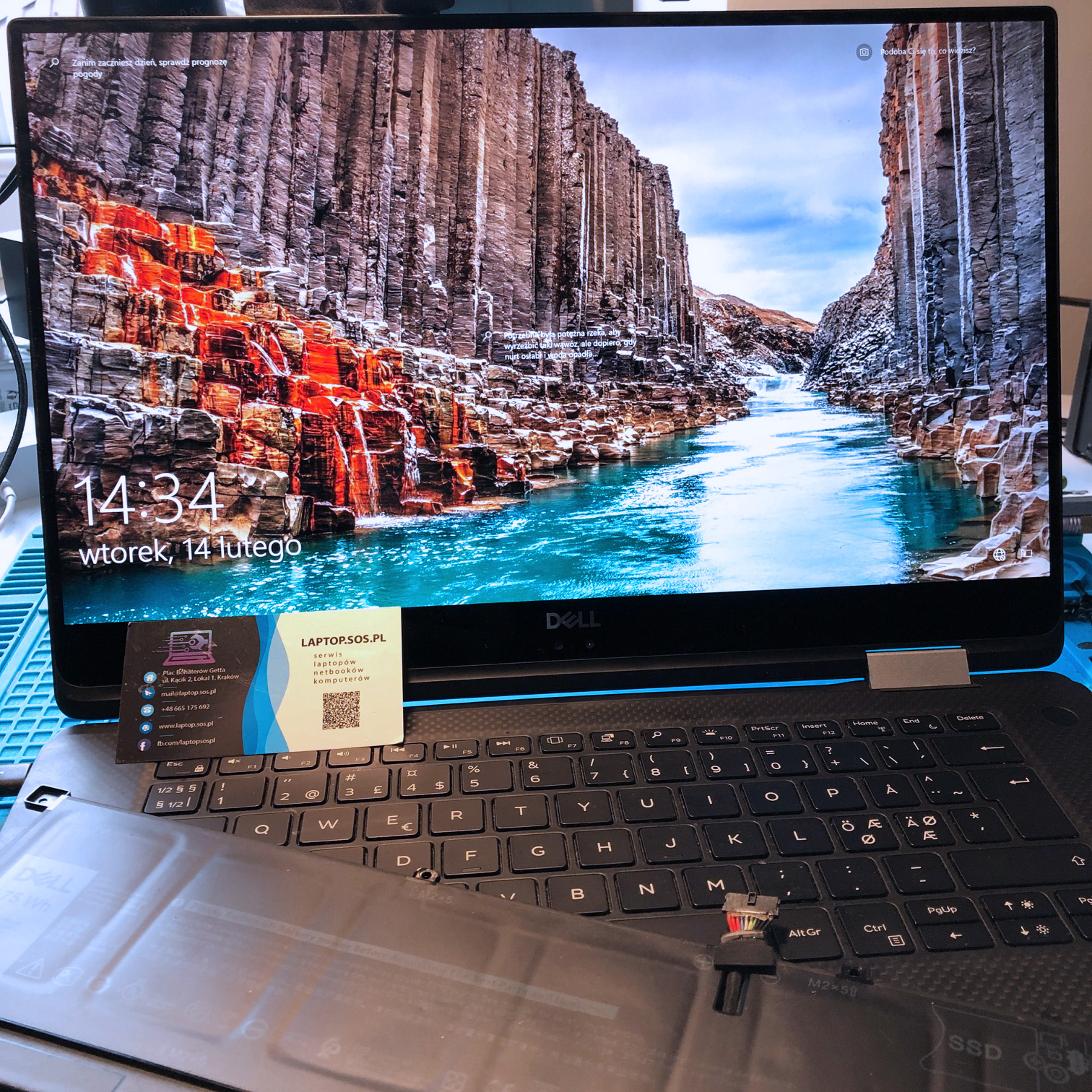 Wymiana-baterii-w-laptopie-Dell-Precision-5530-2-in-1